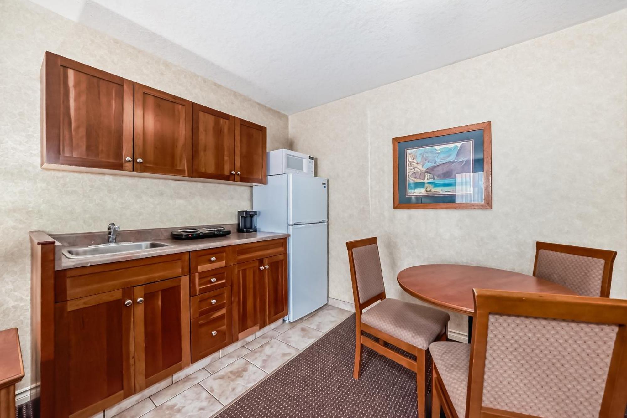 Stony Plain Inn & Suites Exterior foto