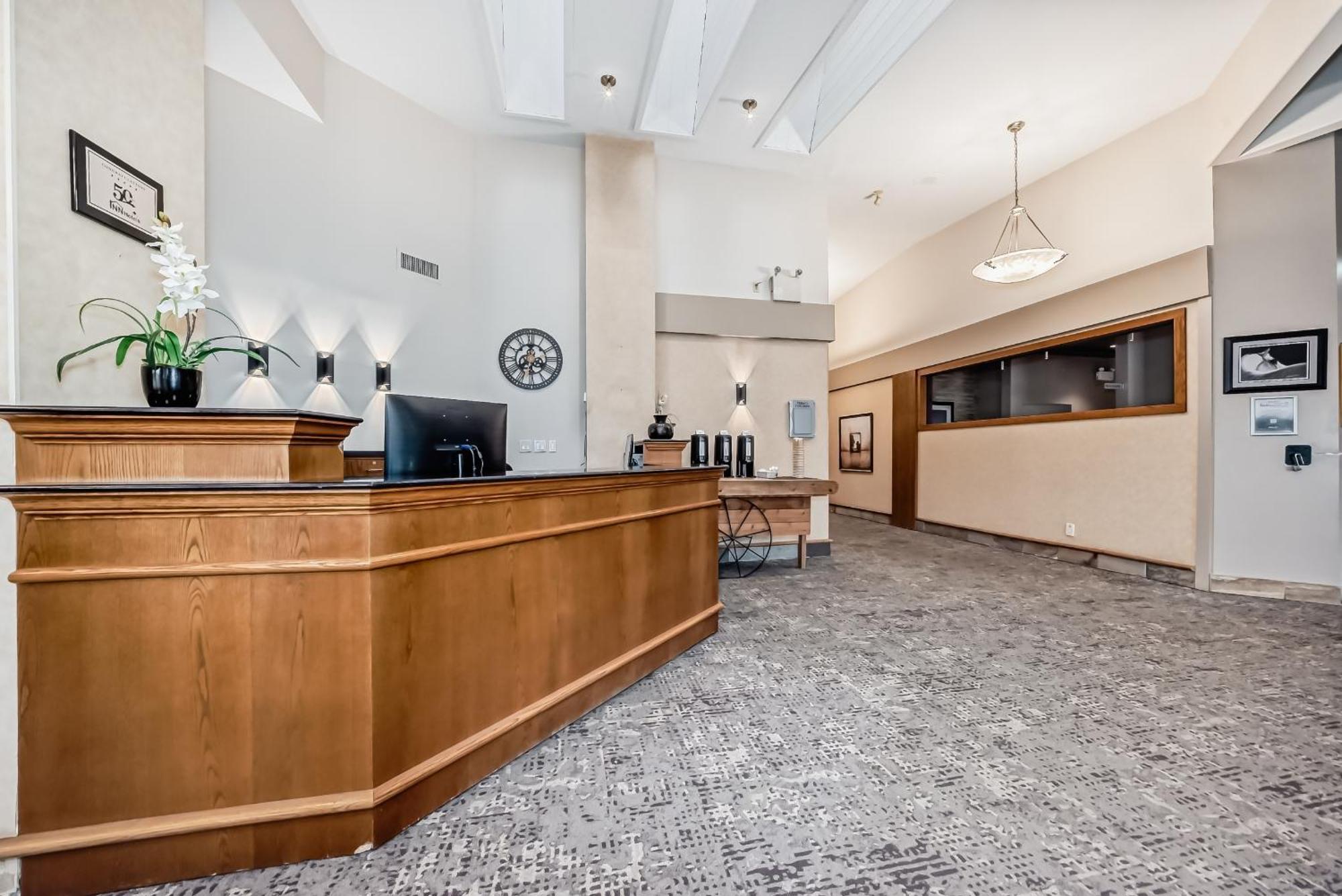 Stony Plain Inn & Suites Exterior foto